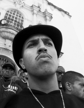 Mano Brown em divulgacao de Sobrevivendo no Inferno