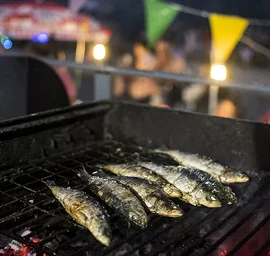sardinhas a grilhar