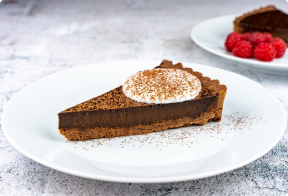 Fatia de bolo de chocolate