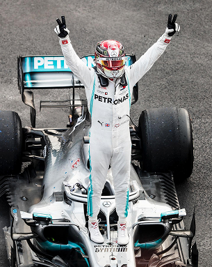 Lewis_celebrating