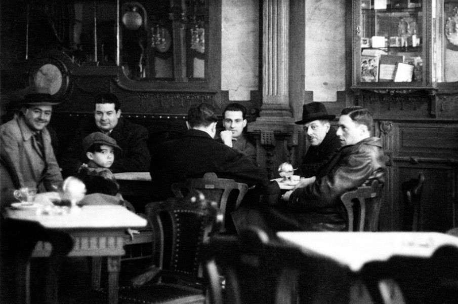 Visitantes no início do café